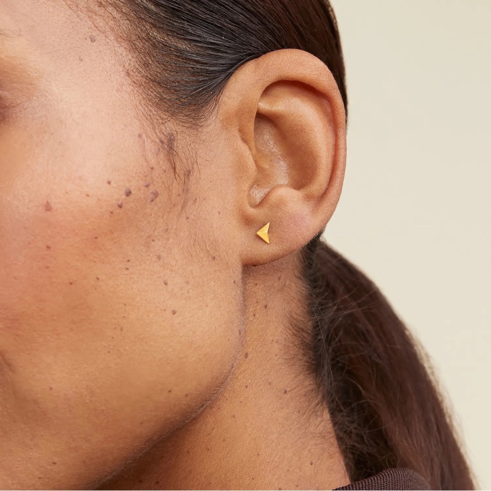 Mejuri Single Pyramid Stud in Gold, Brand New in Box